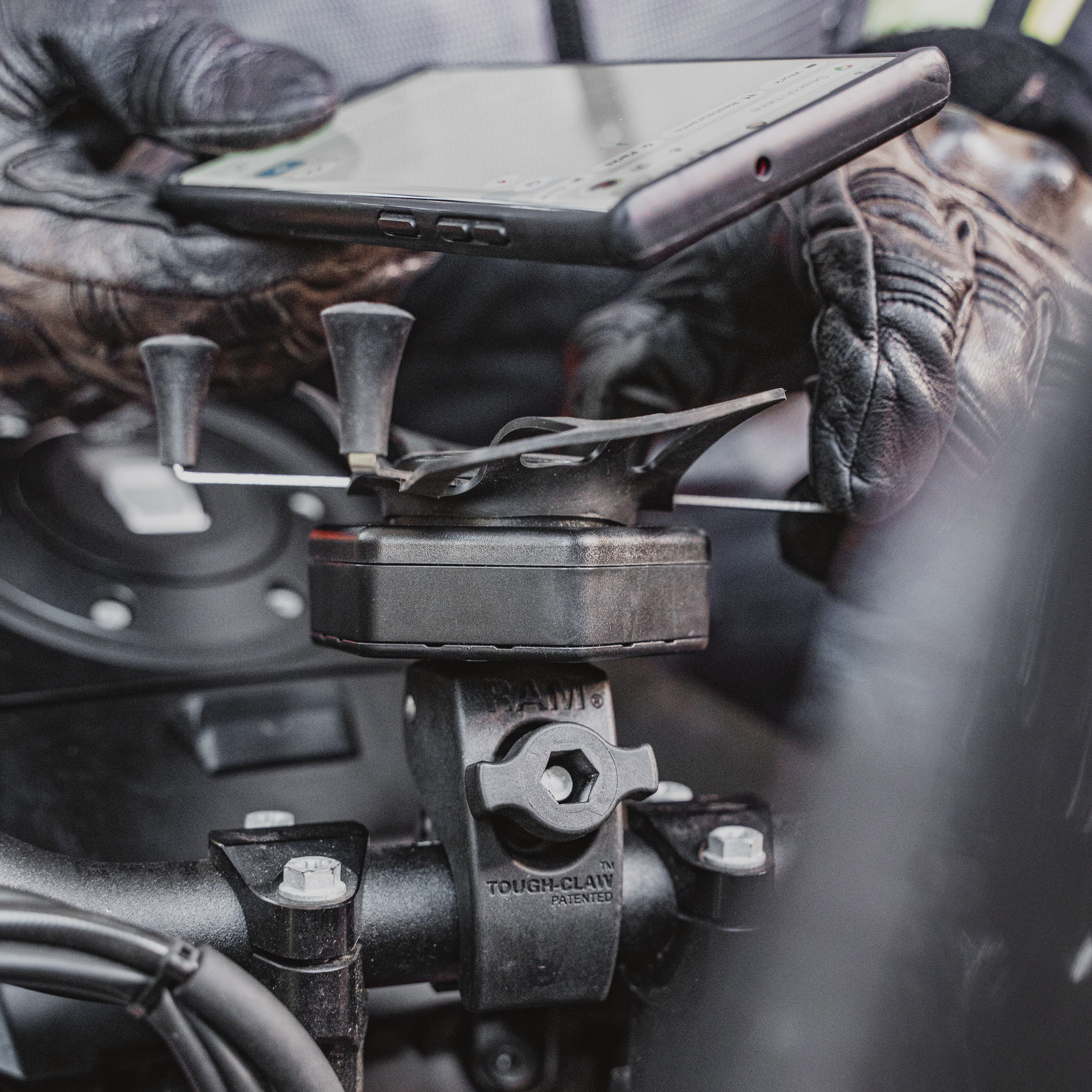 X-GRIP VIBE-SAFE PHONE MOUNT