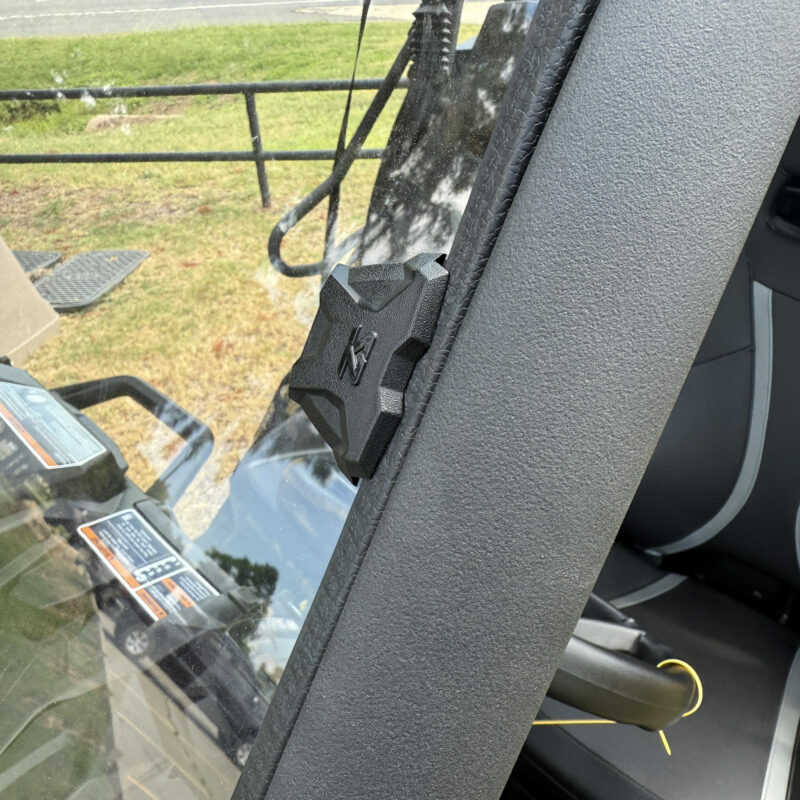VERSA VENT TOOLLESS WINDSHIELDS