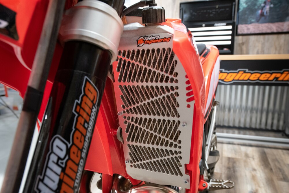 ENDURO ENGINEERING BILLET RADIATOR GUARD BETA