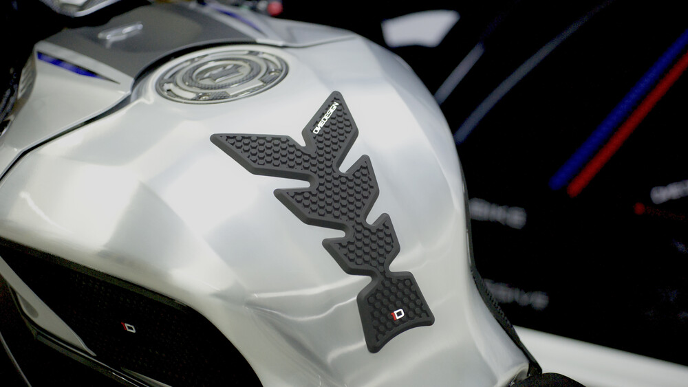 ONE EMBLEMS HDR TRACTION PAD BLACK