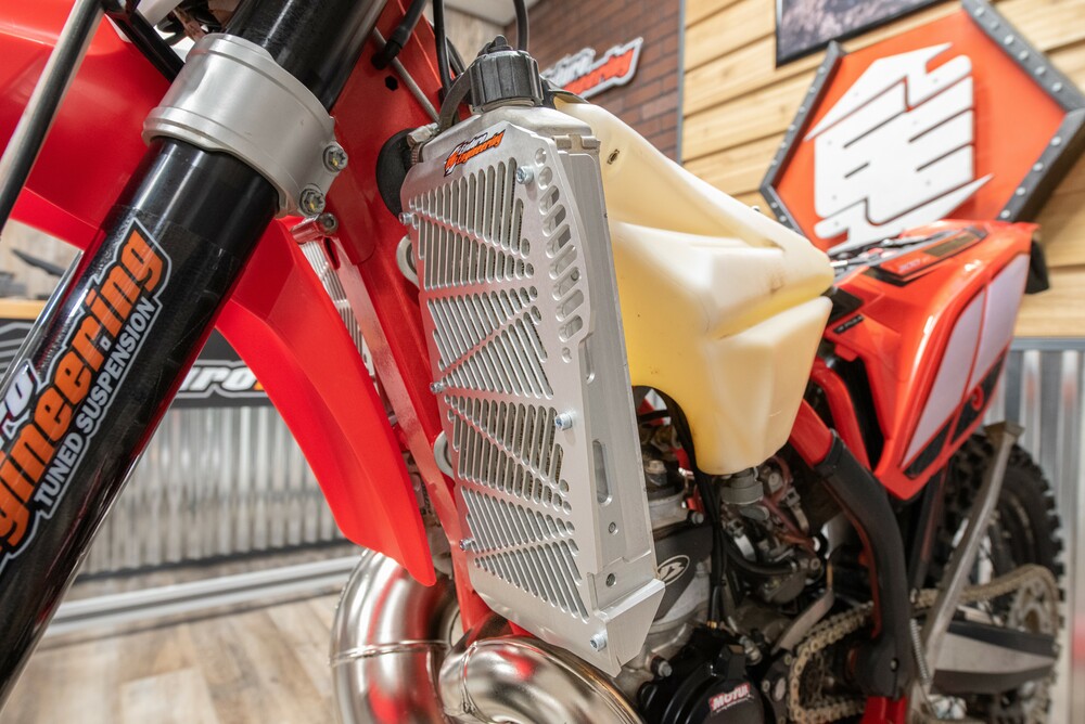 ENDURO ENGINEERING BILLET RADIATOR GUARD BETA