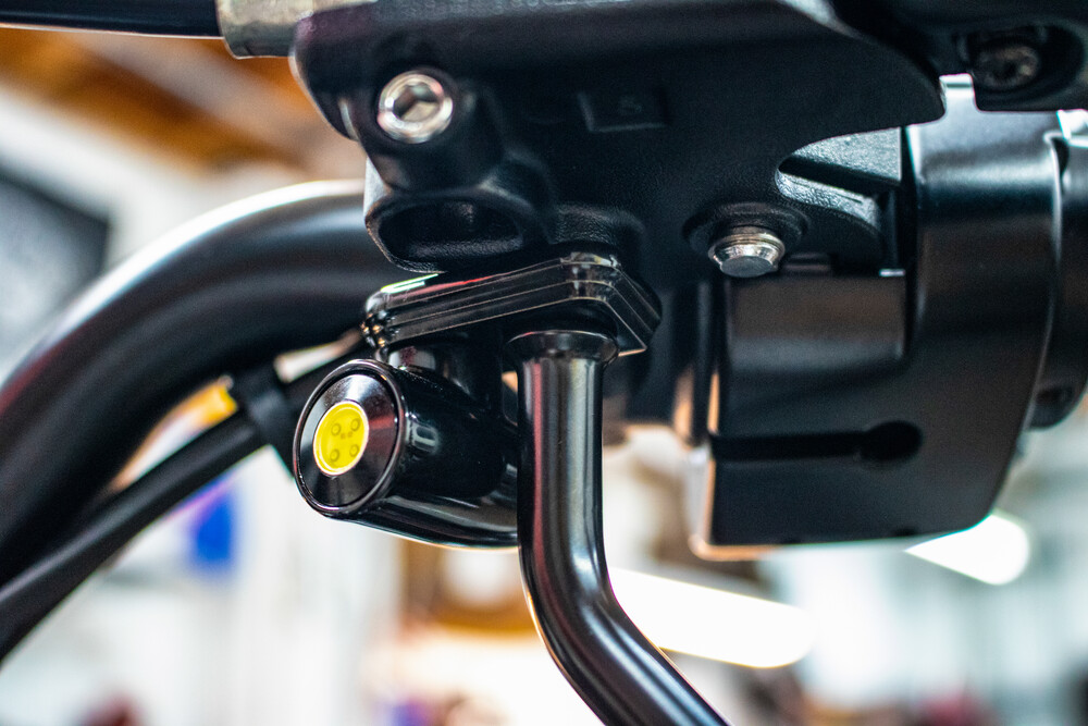 BAGGERNATION LIGHTNING BULLET PRO MOUNT KIT FRONT AMBER BLACK