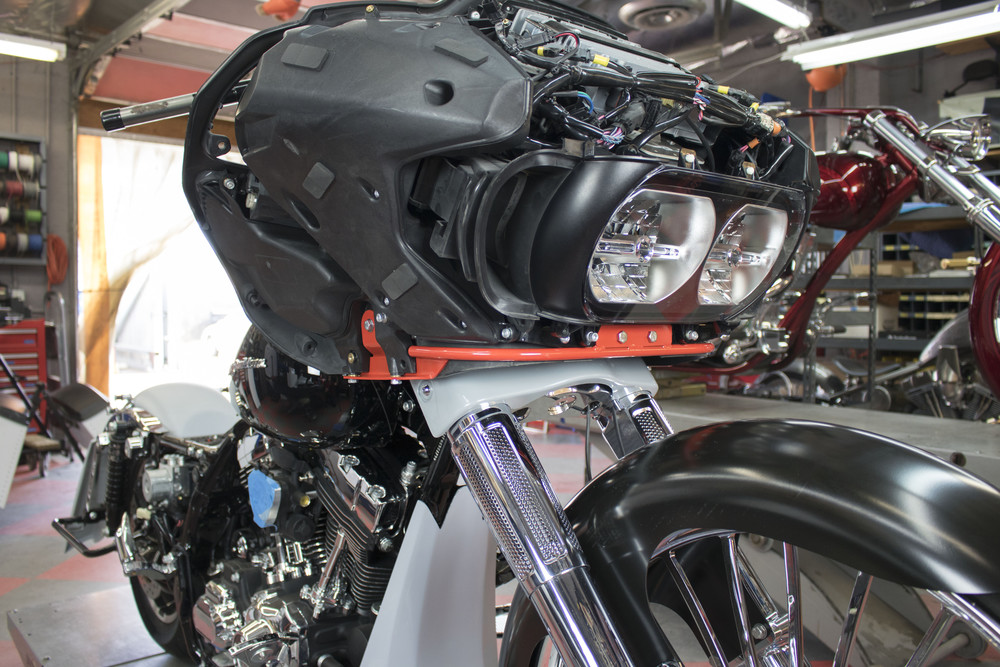 BAGGERNATION FAIRING SUPPORT BAR BLACK `15-UP FLTR