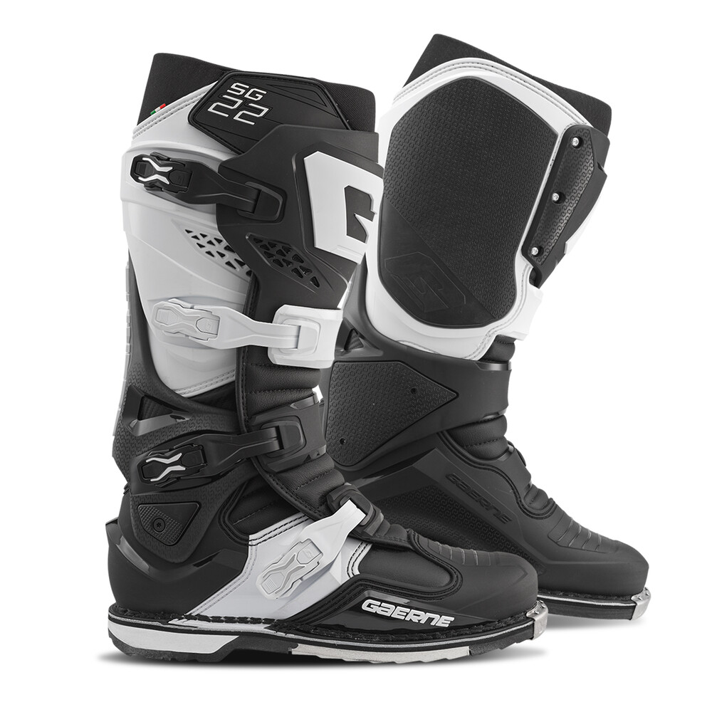 SG22 BOOTS BLACK/WHITE SZ 10