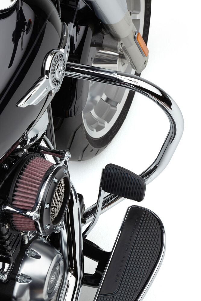 FREEWAY BARS 1.25" CHROME FLSTC 00-17