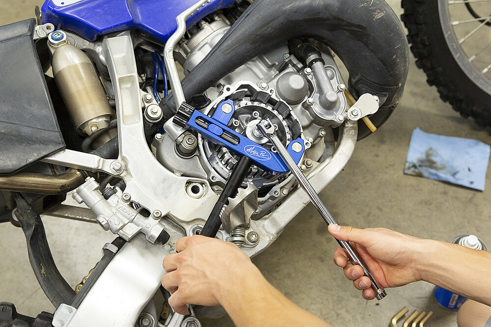 MOTION PRO H-D CLUTCH HOLDING TOOL
