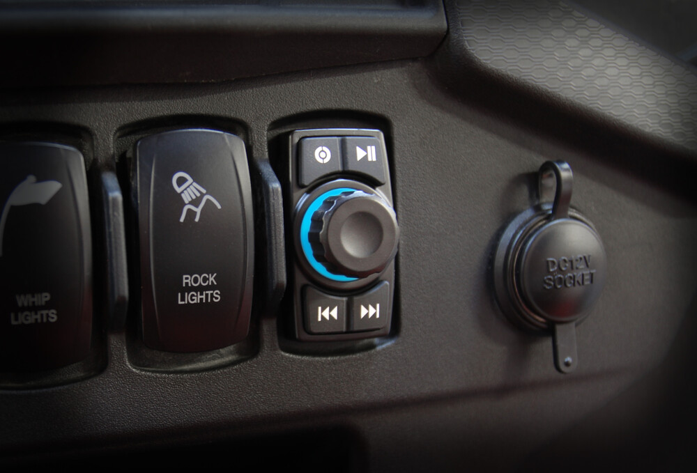 SSV WORKS BLUETOOTH ROCKER SWITCH WITH AUX-INPUT