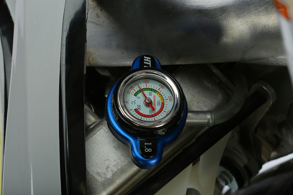 FIRE POWER RADIATOR CAP W/ TEMPERATURE GAUGE - JAPANESE MODELS