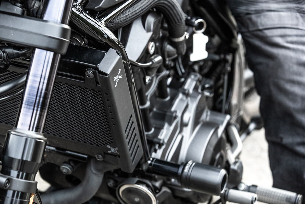 BURLY BRAND SLASH CUT RADIATOR CVR BLACK