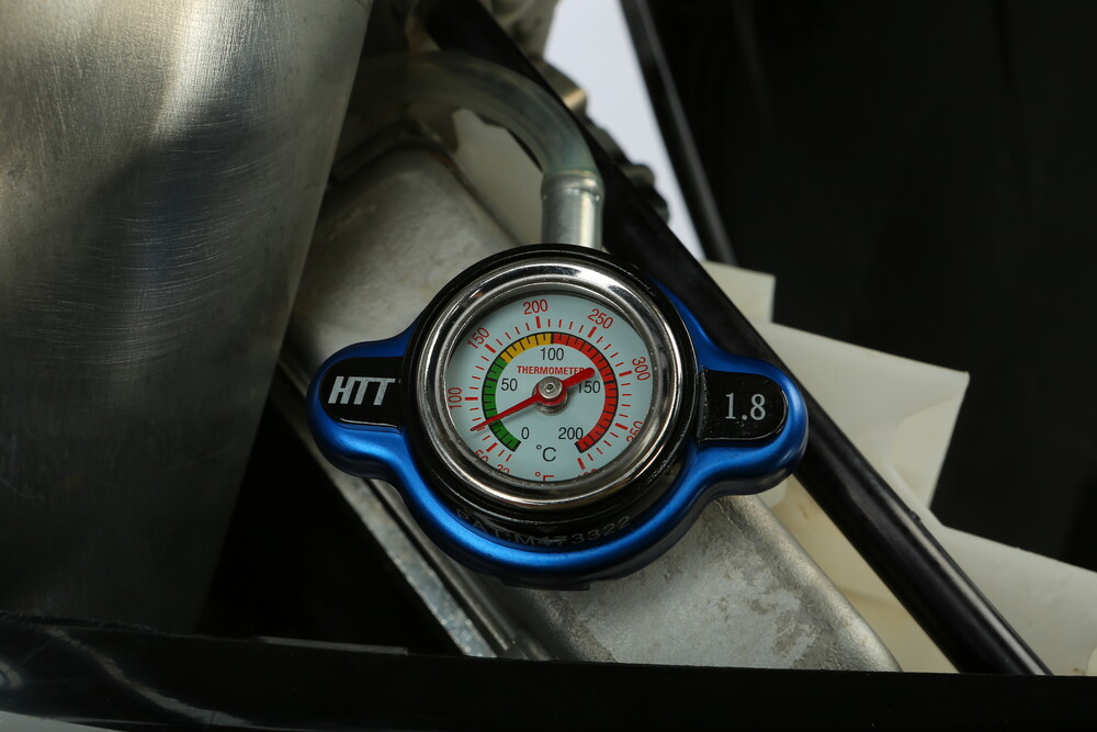 FIRE POWER RADIATOR CAP W/ TEMPERATURE GAUGE - JAPANESE MODELS