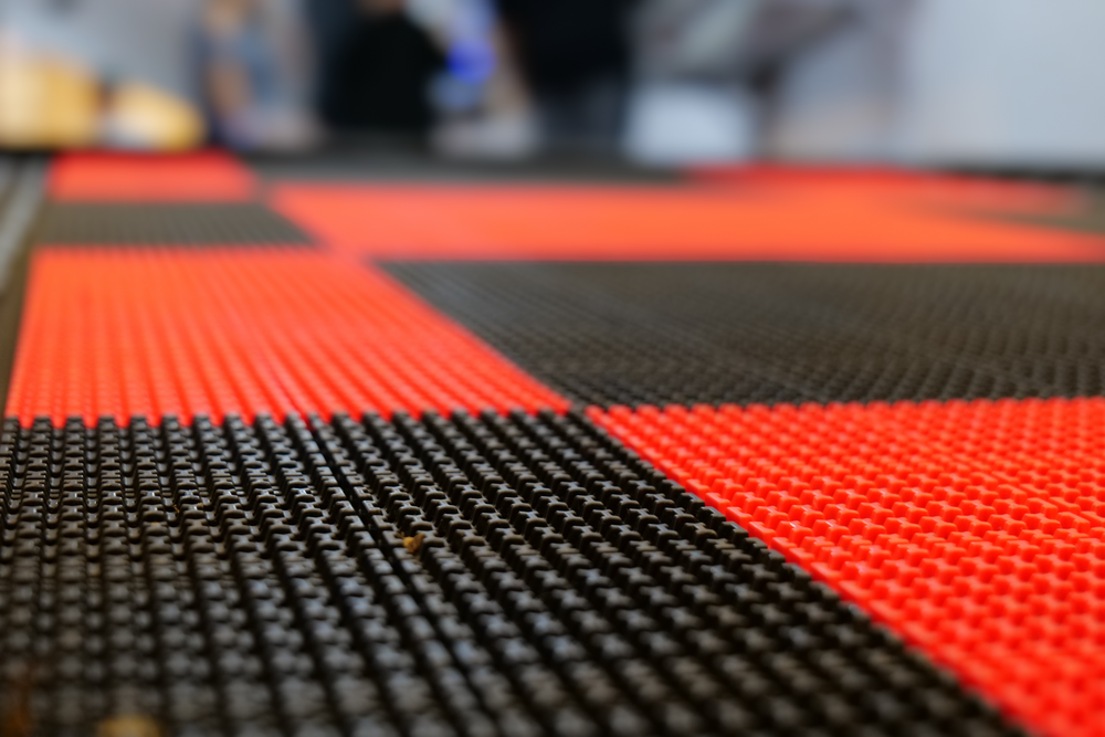 CALIBER PROTECH XT FLOORING TRACTION RED 8 PC