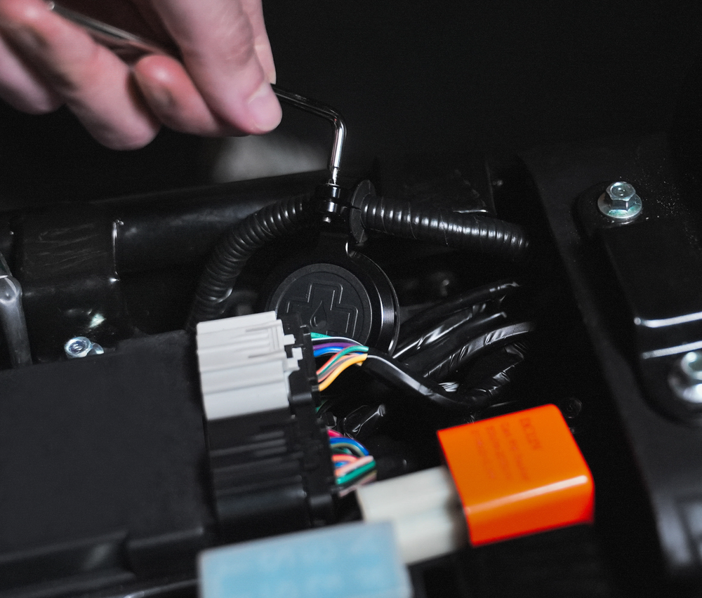 MUC-OFF SECURE AIRTAG HOLDER