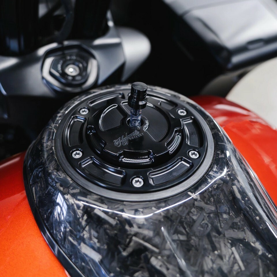 HOFMANN DESIGNS 6 PT MOTO GAS CAP ASSEMBLY `23-24 CVO BLACK
