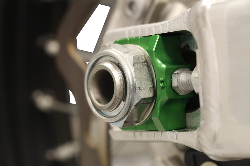 WORKS AXLE BLOCKS ELITE KAW/SUZ GREEN