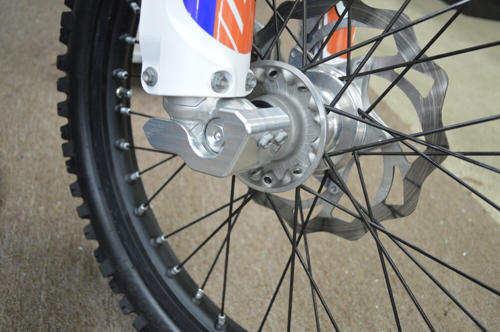 ENDURO ENGINEERING RIGHT SIDE FORK GUARD