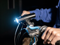 MOUNTAIN LAB X2000 Lumen Flashlight Kit