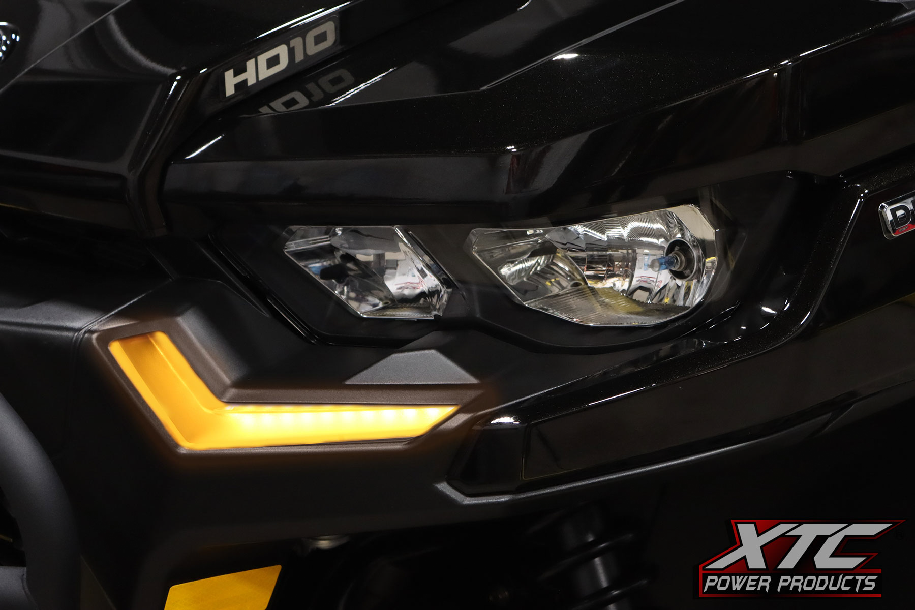 Front Signature Light and Accents