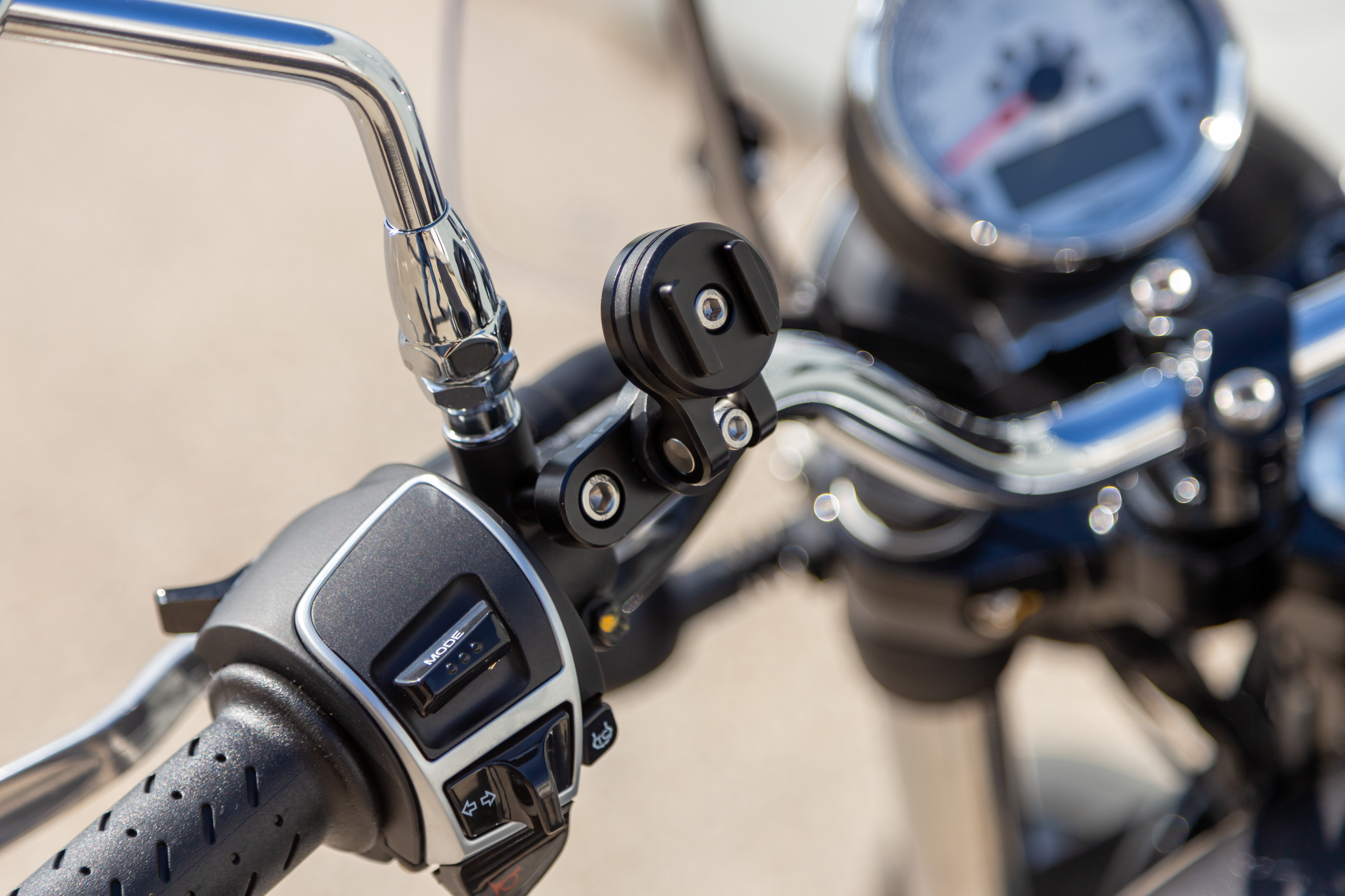 SP CONNECT Clutch Mount - View 1