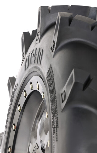 SYSTEM 3 MT410 Tire