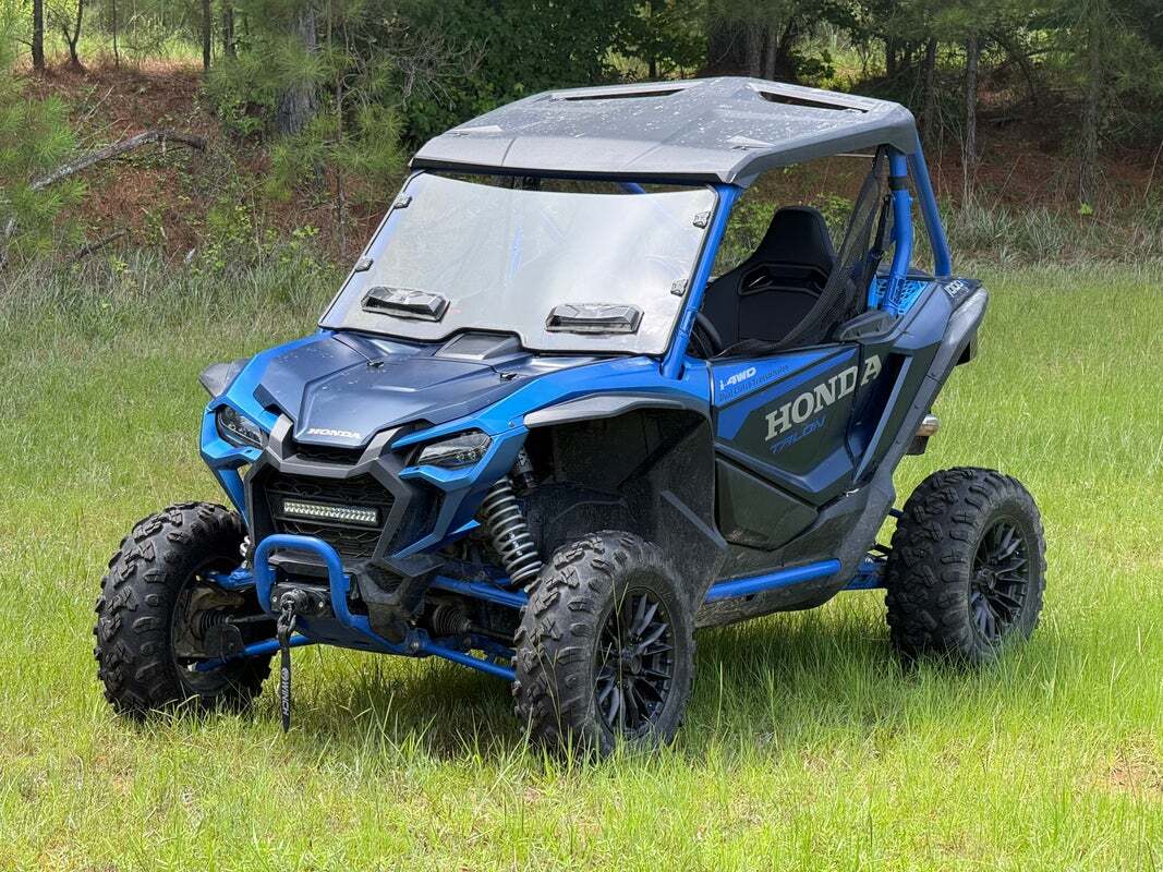 VERSA VENT TOOLLESS WINDSHIELDS