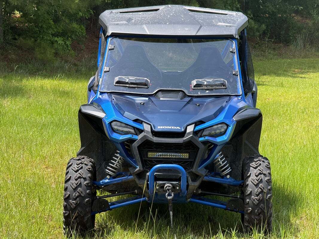 VERSA VENT TOOLLESS WINDSHIELDS