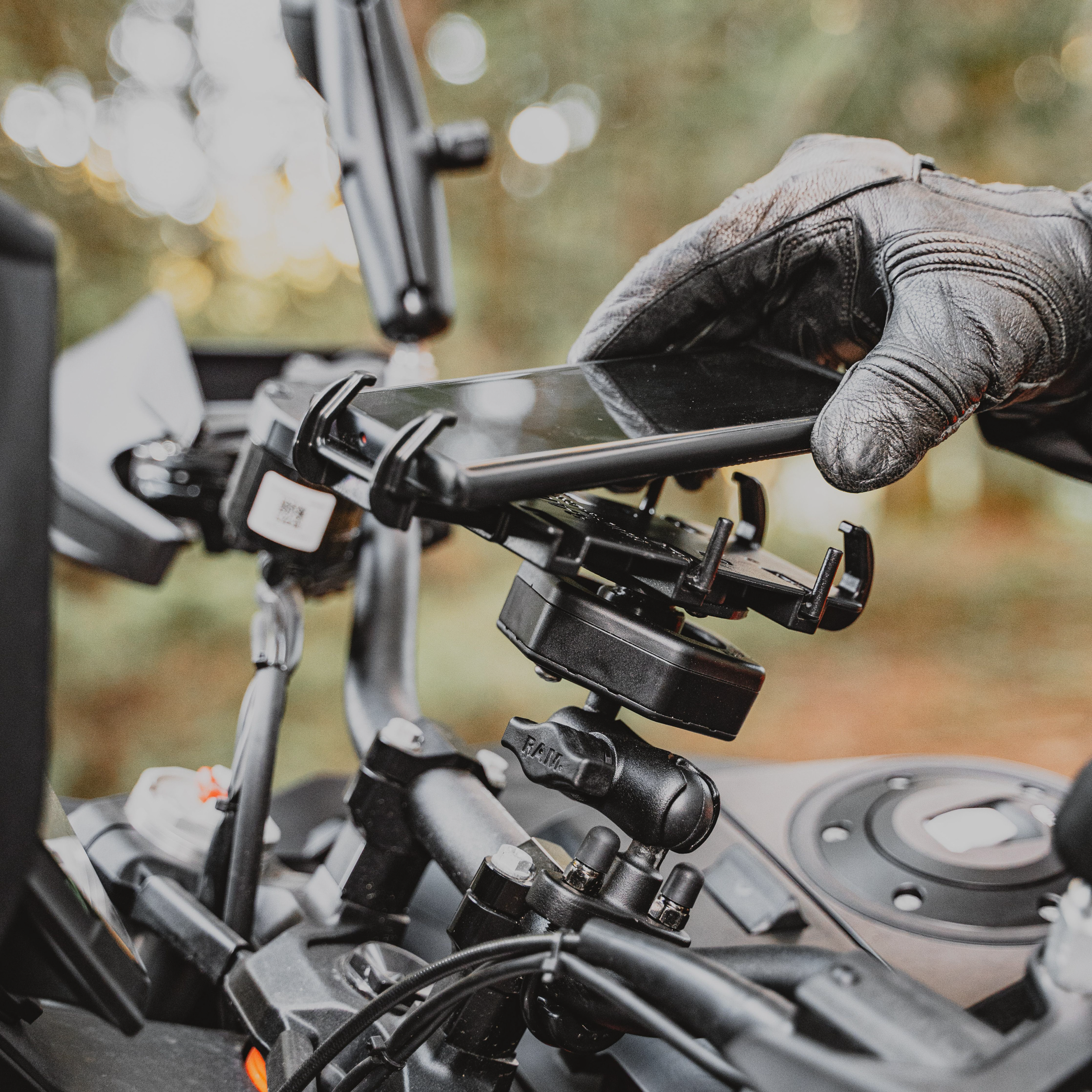 X-GRIP VIBE-SAFE PHONE MOUNT