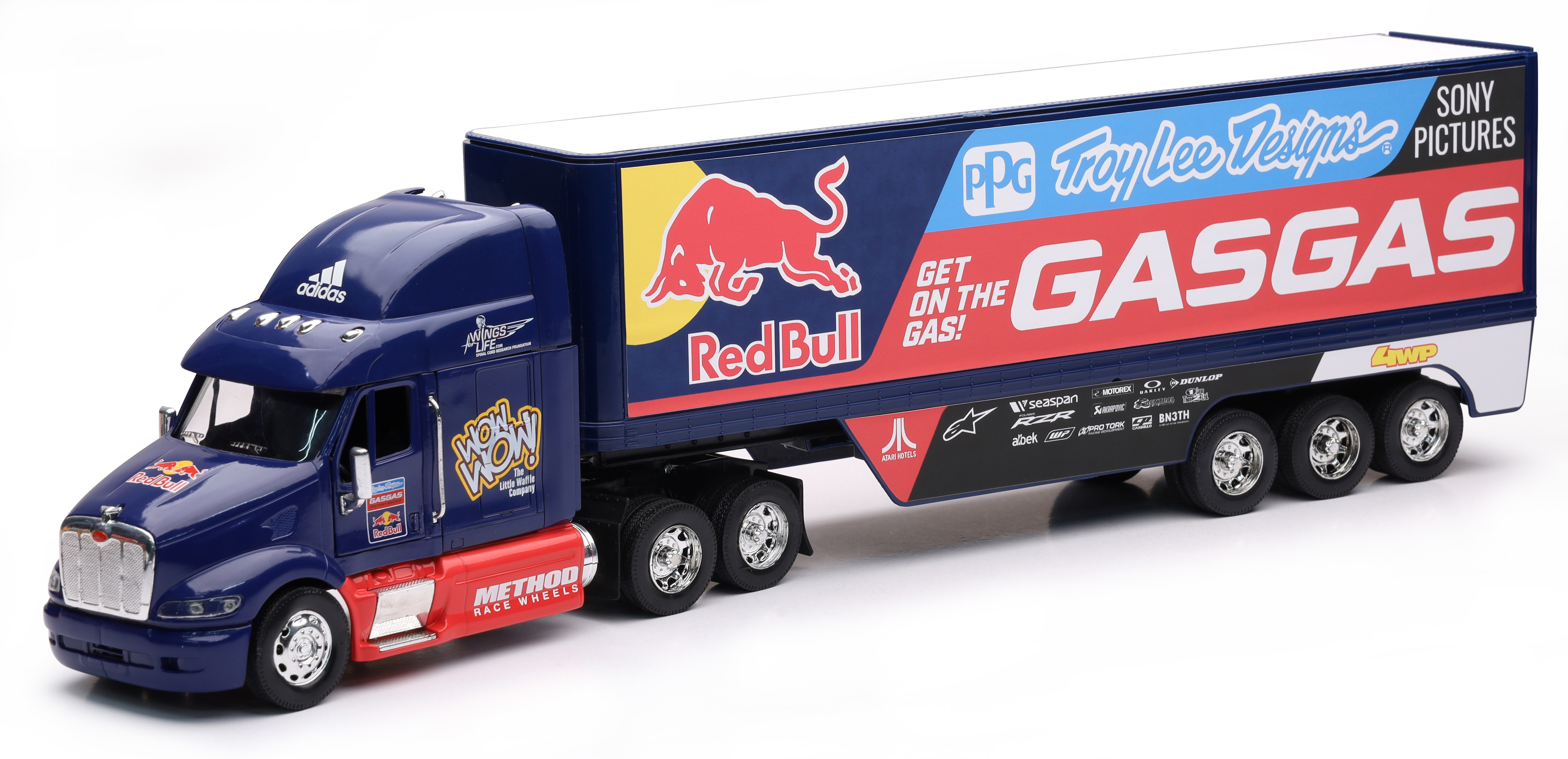 NEW-RAY 1:32 Scale Replica Racing Truck - View 1